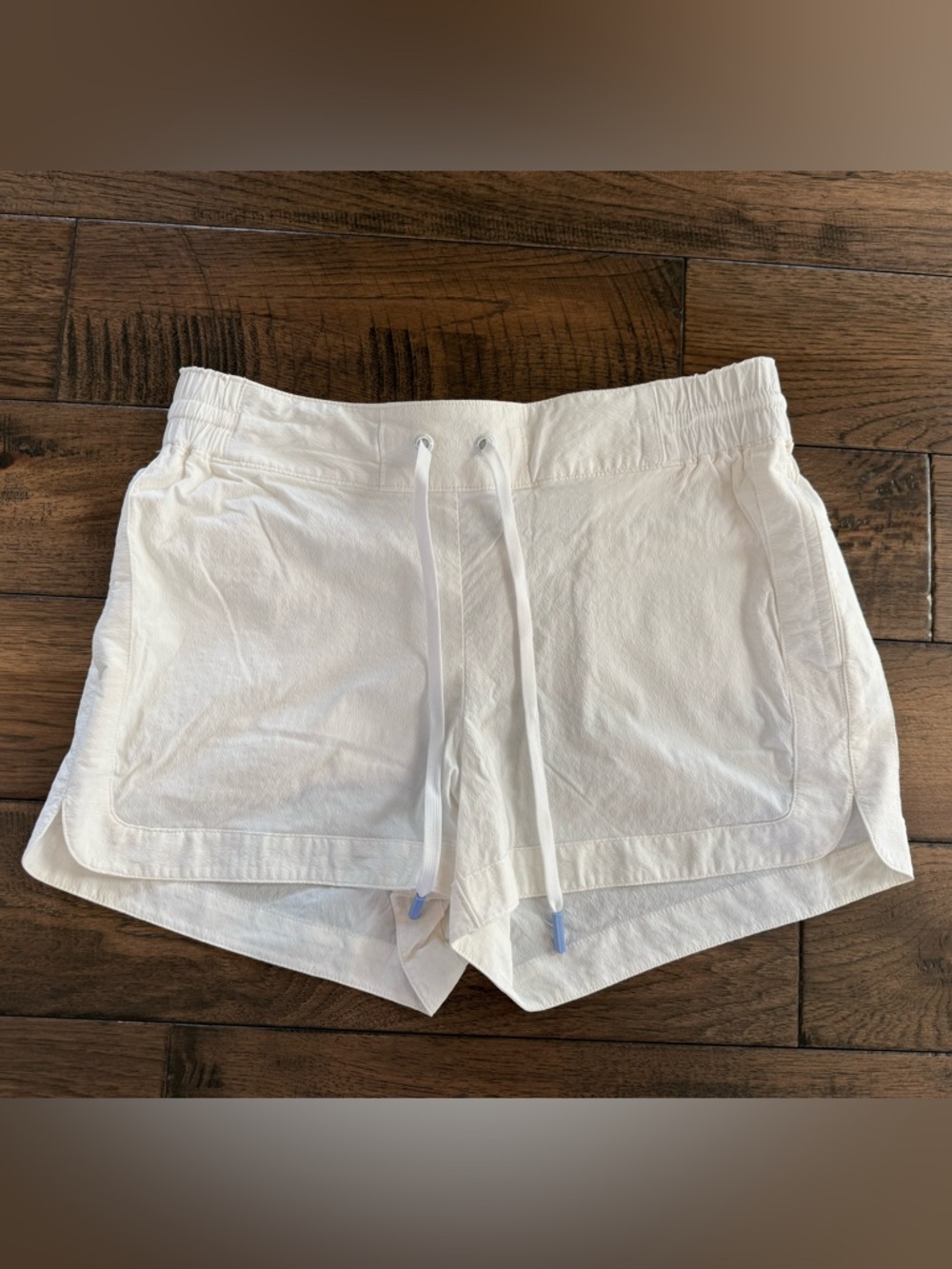 Vineyard Vines Women’s White Performance Drawstring Shorts